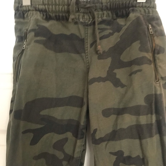Aritzia Alix TNA camouflage joggers - Picture 5 of 6